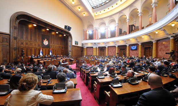 По посланику им следује 1,8 милиона